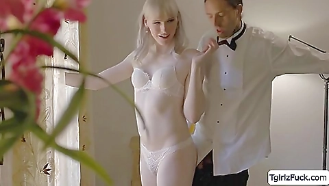 Blonde babe with a big booty has a huge booty and anally