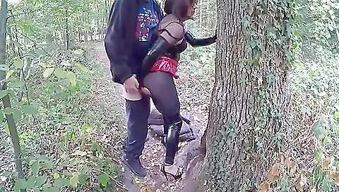 Latexed slut with round ass in the wild doing anal