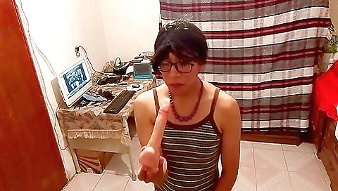 Latina brunette enjoys deepthroat sucking and oral sex