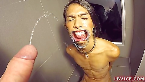 Horny milf 18+ gets her pussy wet and gives a blowjob